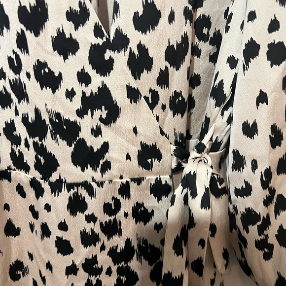 Trina Turk Dress Size 14 Confidential Printed Faux Wrap Black Cream Animal Print - Picture 4 of 6